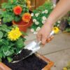Blumenkelle von Wolf-Garten im Einsatz bei der Balkonbepflanzung